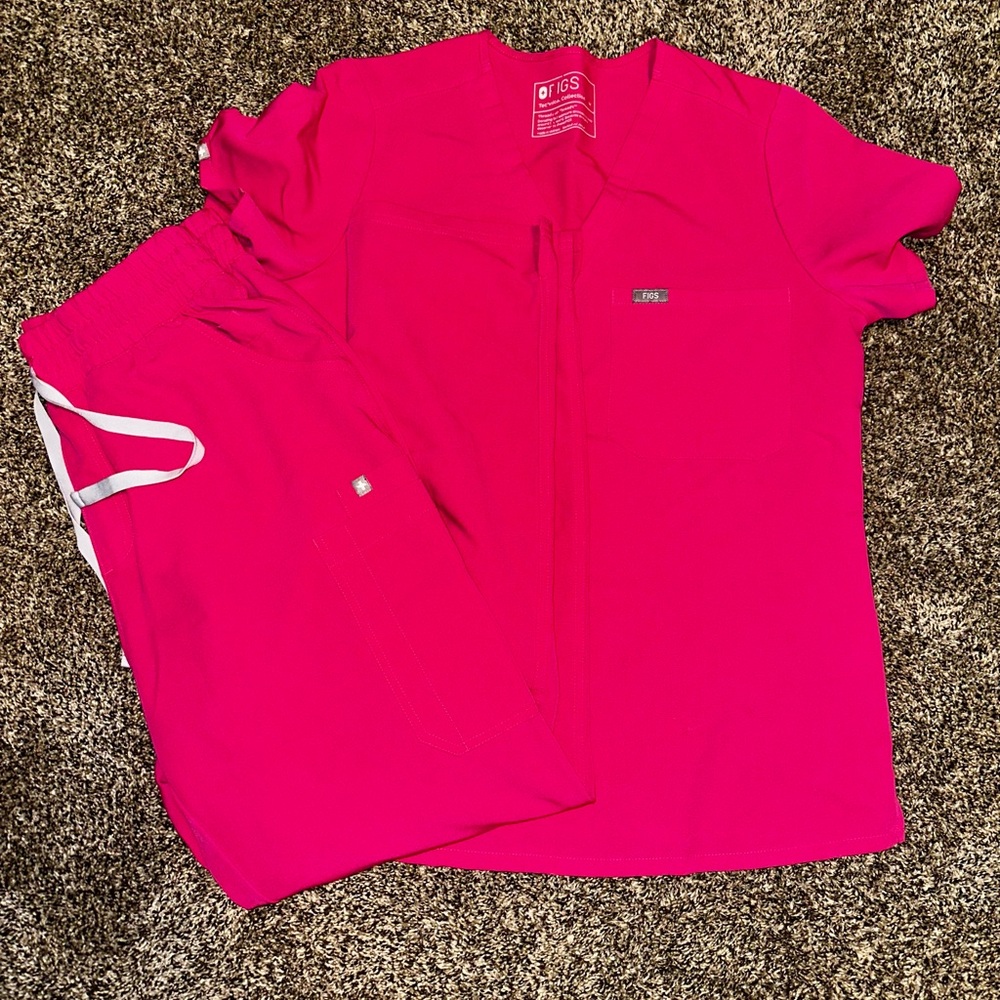 Figs hot pink scrub set - M